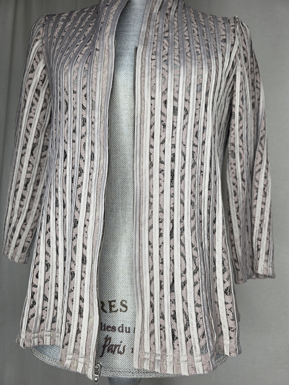 Chico's Pale Silver Taupe Striped Lace Zip-Front Blazer Sz Small - Picture 5 of 6